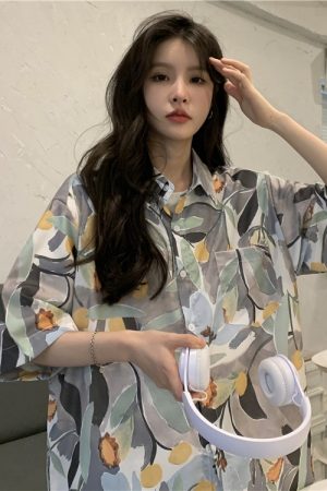 Floral Short Sleeve Shirt for Women - Retro Hong Kong Style Loose Beach Top, Summer Fashion, Trendy Half-Sleeve Design