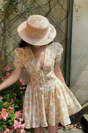 Floral Vintage V-neck Puff Sleeve Waist-Cinched Princess Dress for Women - Spring Summer Vacation Style