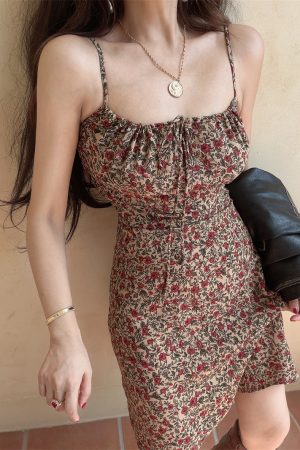 Floral Waist-Cinching Slimming Camisole Dress - Vintage Square Neck, Skin-Tone, Spring-Summer Vacation Style for Women