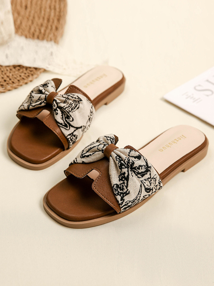 French Retro Sheepskin Flat Sandals for Women - Summer 2025 Beach Style, Perfect for Skirts and Outdoor Wear French Retro Sheepskin Flat Sandals for Women - Summer 2025 Beach Style, Perfect for Skirts and Outdoor Wear