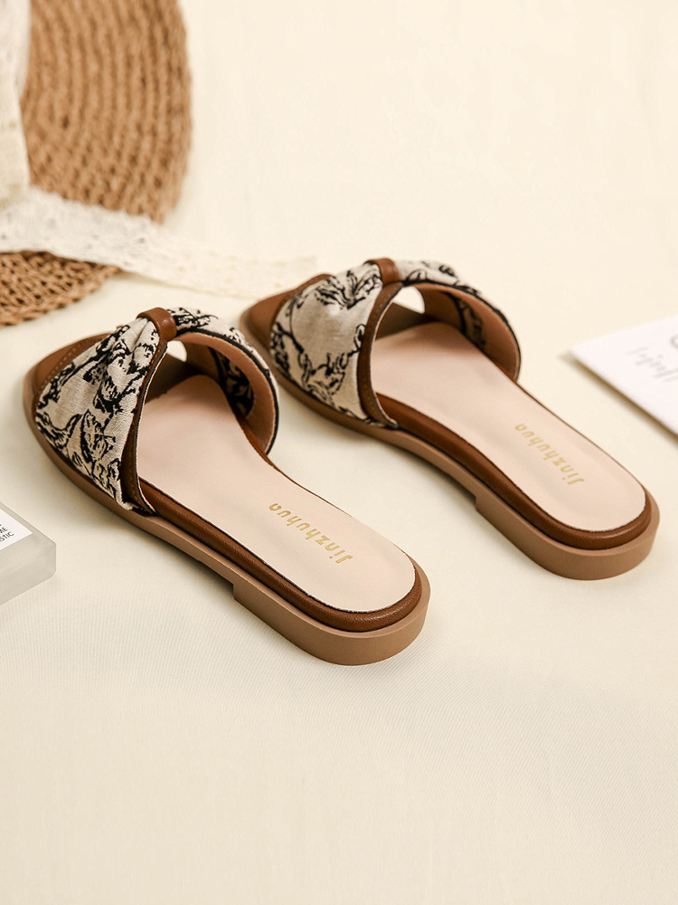 French Retro Sheepskin Flat Sandals for Women - Summer 2025 Beach Style, Perfect for Skirts and Outdoor Wear French Retro Sheepskin Flat Sandals for Women - Summer 2025 Beach Style, Perfect for Skirts and Outdoor Wear