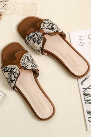 French Retro Sheepskin Flat Sandals for Women - Summer 2025 Beach Style, Perfect for Skirts and Outdoor Wear