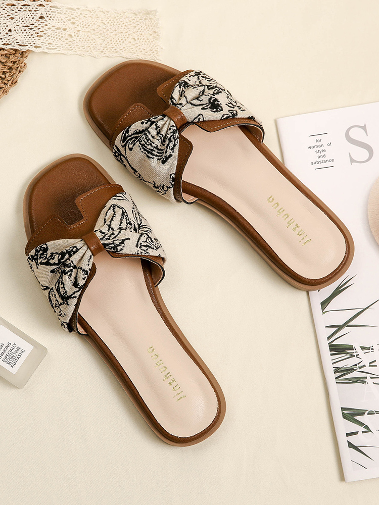 French Retro Sheepskin Flat Sandals for Women - Summer 2025 Beach Style, Perfect for Skirts and Outdoor Wear French Retro Sheepskin Flat Sandals for Women - Summer 2025 Beach Style, Perfect for Skirts and Outdoor Wear
