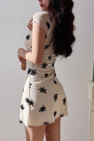 French Retro Velvet Square Neck Bodycon Dress for Women - Slim Fit Short Sleeve Mini Dress for Vacation and Night Out