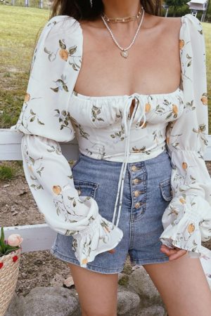 French Vintage Floral Shirt with Square Neck and Lantern Sleeves, Waist-Cinching Short Design for Spring/Summer 2025 Fashion