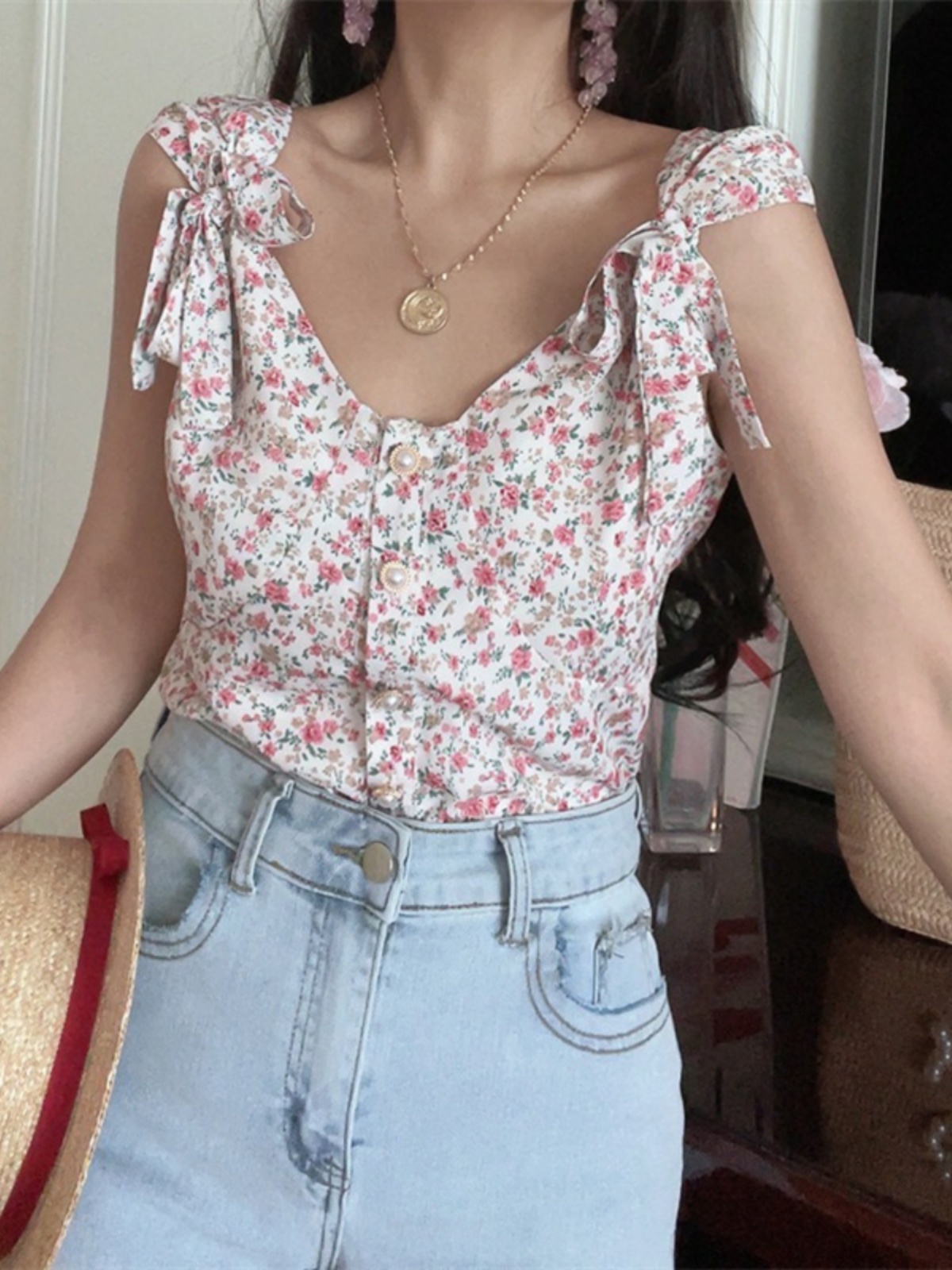 French Vintage Floral V-Neck Tie-Up Sleeveless Shirt Top for Vacation - 2025 Spring/Summer Romantic Style French Vintage Floral V-Neck Tie-Up Sleeveless Shirt Top for Vacation - 2025 Spring/Summer Romantic Style