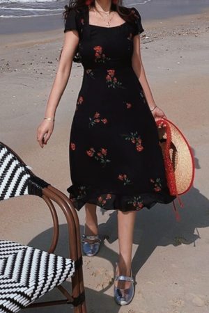 French Vintage Flowy Sleeve Black Waist-Cinching Bodycon Long Dress for Women - 2024 Spring/Summer Vacation Style