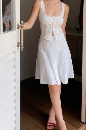 French Vintage Lace Vest Top - White Slim-Fit Sexy Design, Versatile Short Style for Y2K and 90s Fashion