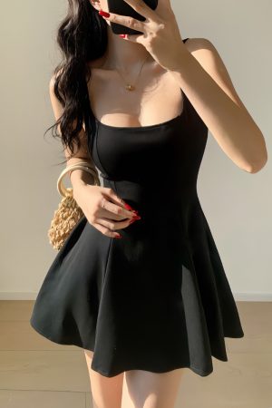 French Vintage Square Neck Black Waist-Defining Elastic Slimming Slip Dress for Women - Short Skirt Vacation Style