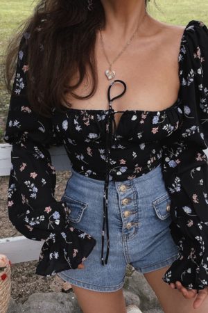 French Vintage Square Neck Lantern Sleeve Waist-Defined Short Vacation Shirt for Women - 2025 Spring/Summer Fashion