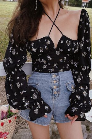 French Vintage Square Neck Lantern Sleeve Waist-Defined Short Vacation Shirt for Women - 2025 Spring/Summer Fashion