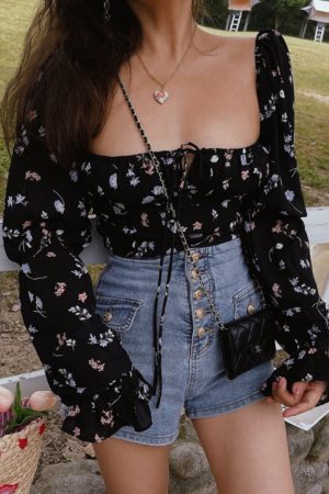 French Vintage Square Neck Lantern Sleeve Waist-Defined Short Vacation Shirt for Women - 2025 Spring/Summer Fashion