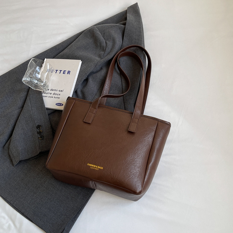 French Vintage Tote Bag for Women, Autumn 2025 Large Capacity Handheld Shoulder Bag, Chic Student Commuter Style French Vintage Tote Bag for Women, Autumn 2025 Large Capacity Handheld Shoulder Bag, Chic Student Commuter Style