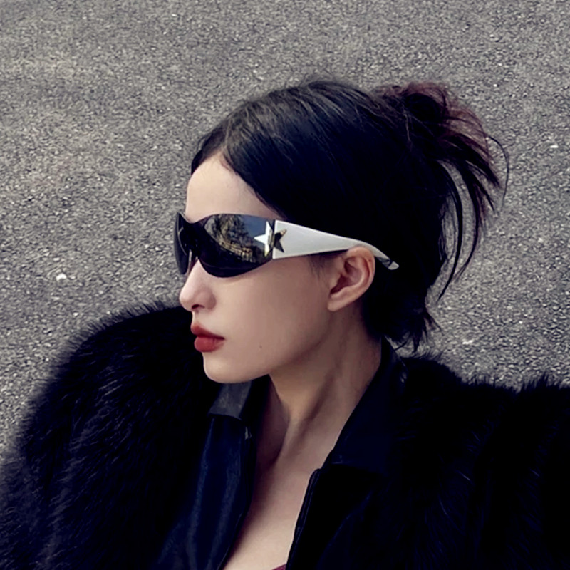 Futuristic Frameless One-Piece Wind Sunglasses for Men and Women, Trendy for Cycling, Hip-Hop, and Partying Futuristic Frameless One-Piece Wind Sunglasses for Men and Women, Trendy for Cycling, Hip-Hop, and Partying