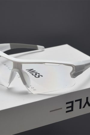 Futuristic Oversized Cycling Sunglasses for Men and Women, Windproof Colorful Trendy Outdoor Climbing and Skiing Gear