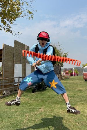 Handmade American Retro Star Embroidery Denim Capris - Summer Unisex Loose Straight Shorts for a Vintage 90s Look