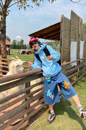 Handmade American Retro Star Embroidery Denim Capris - Summer Unisex Loose Straight Shorts for a Vintage 90s Look