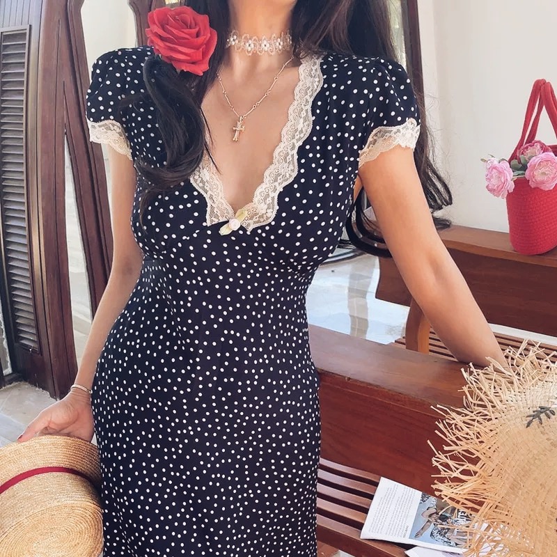 Handmade Illustrated Beauty French Lace V-Neck Puff Sleeve Maxi Dress – 2025 Spring/Summer Vacation Style Handmade Illustrated Beauty French Lace V-Neck Puff Sleeve Maxi Dress – 2025 Spring/Summer Vacation Style