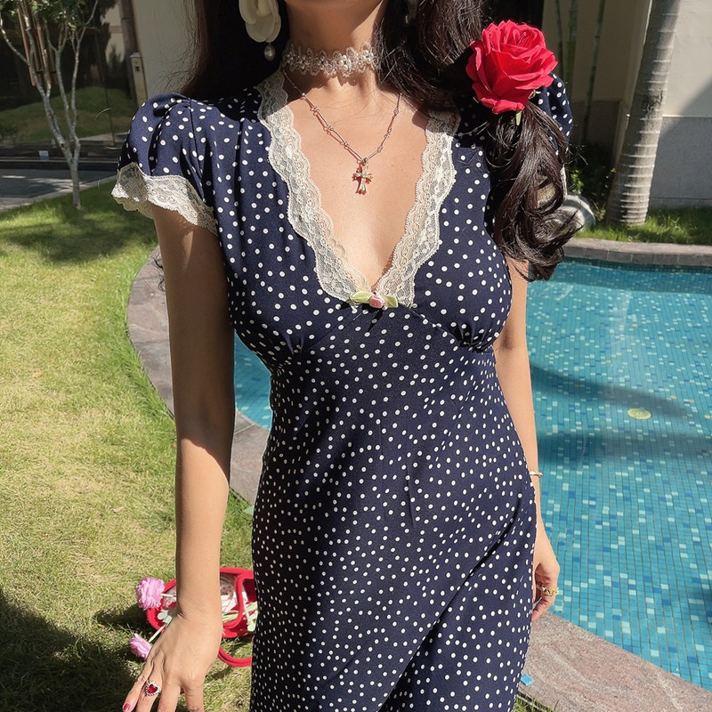 Handmade Illustrated Beauty French Lace V-Neck Puff Sleeve Maxi Dress – 2025 Spring/Summer Vacation Style Handmade Illustrated Beauty French Lace V-Neck Puff Sleeve Maxi Dress – 2025 Spring/Summer Vacation Style