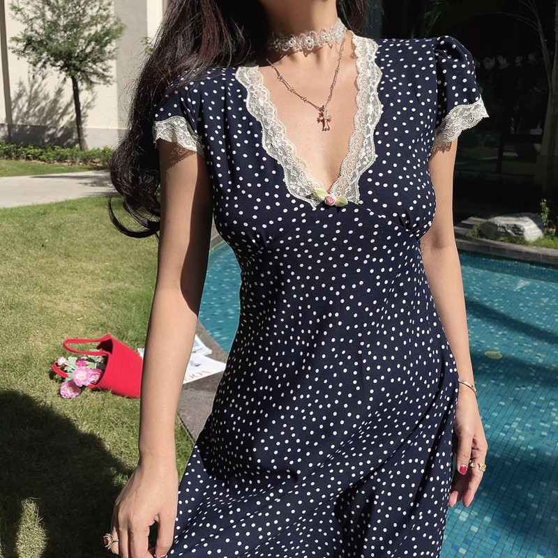 Handmade Illustrated Beauty French Lace V-Neck Puff Sleeve Maxi Dress – 2025 Spring/Summer Vacation Style Handmade Illustrated Beauty French Lace V-Neck Puff Sleeve Maxi Dress – 2025 Spring/Summer Vacation Style