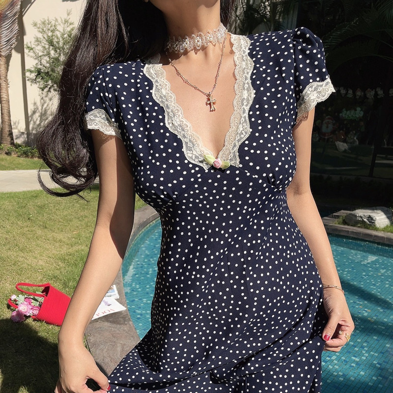 Handmade Illustrated Beauty French Lace V-Neck Puff Sleeve Maxi Dress – 2025 Spring/Summer Vacation Style Handmade Illustrated Beauty French Lace V-Neck Puff Sleeve Maxi Dress – 2025 Spring/Summer Vacation Style