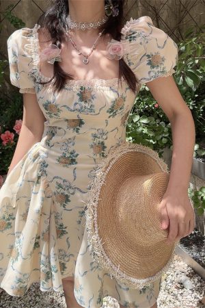 Handmade Spring Summer French Square Neck Lace Trim Puff Sleeve Court Waist Dress for Vacation - Chic Floral Style