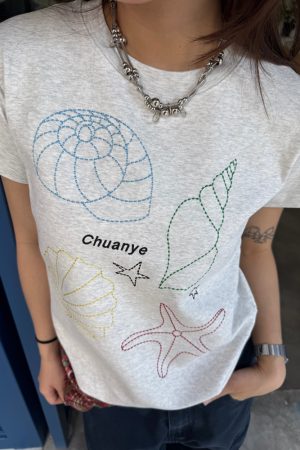 Heavyweight Shell Embroidery Short Sleeve T-Shirt for Women - Slim Fit, Flattering Round Neck Top, Casual 90s Style