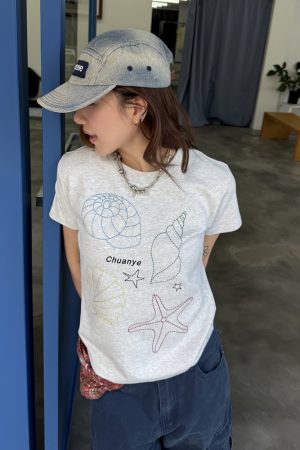 Heavyweight Shell Embroidery Short Sleeve T-Shirt for Women - Slim Fit, Flattering Round Neck Top, Casual 90s Style