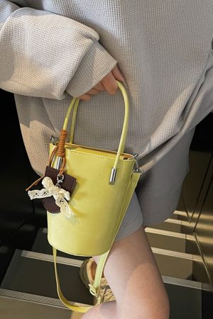 High-End Green Bucket Bag for Women, Summer 2025 Handheld Crossbody Phone Bag, Trendy Niche Fashion Accessory