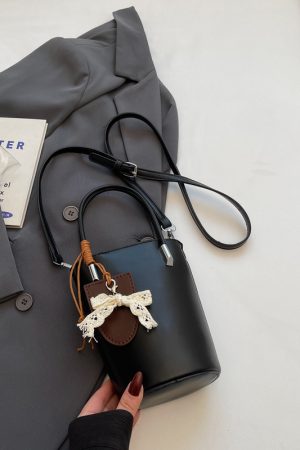 High-End Green Bucket Bag for Women, Summer 2025 Handheld Crossbody Phone Bag, Trendy Niche Fashion Accessory