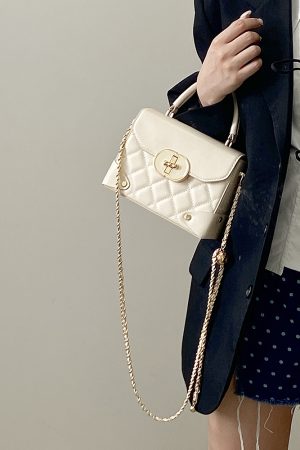 High-End Women's Crossbody Bag - Large Protagonist Design, Small Size, Perfect for Spring/Summer, Fragrant Wind Style