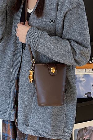 High-End Women's Retro Bucket Bag - 2025 Autumn/Winter Casual Crossbody for Commuting and Versatile Style