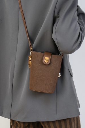 High-End Women's Retro Bucket Bag - 2025 Autumn/Winter Casual Crossbody for Commuting and Versatile Style