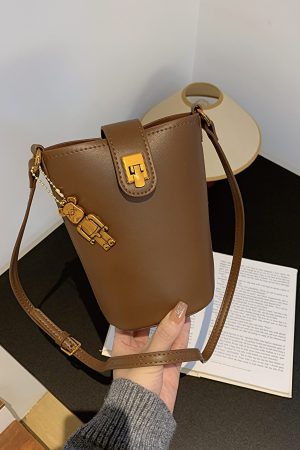 High-End Women's Retro Bucket Bag - 2025 Autumn/Winter Casual Crossbody for Commuting and Versatile Style