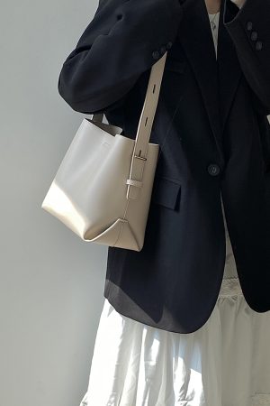 High-End Women's Tote Bag - Large Capacity Commuter Handbag, Simple Design for Everyday Use, Perfect for Work and Leisure
