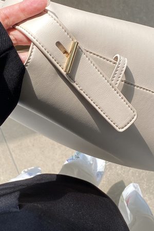 High-End Women's Tote Bag - Large Capacity Commuter Handbag, Simple Design for Everyday Use, Perfect for Work and Leisure