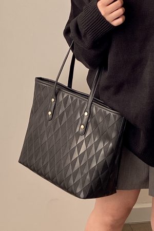 High-End Women's Tote Bag - Versatile Large Capacity Commuter Shoulder Handbag for School & Daily Use