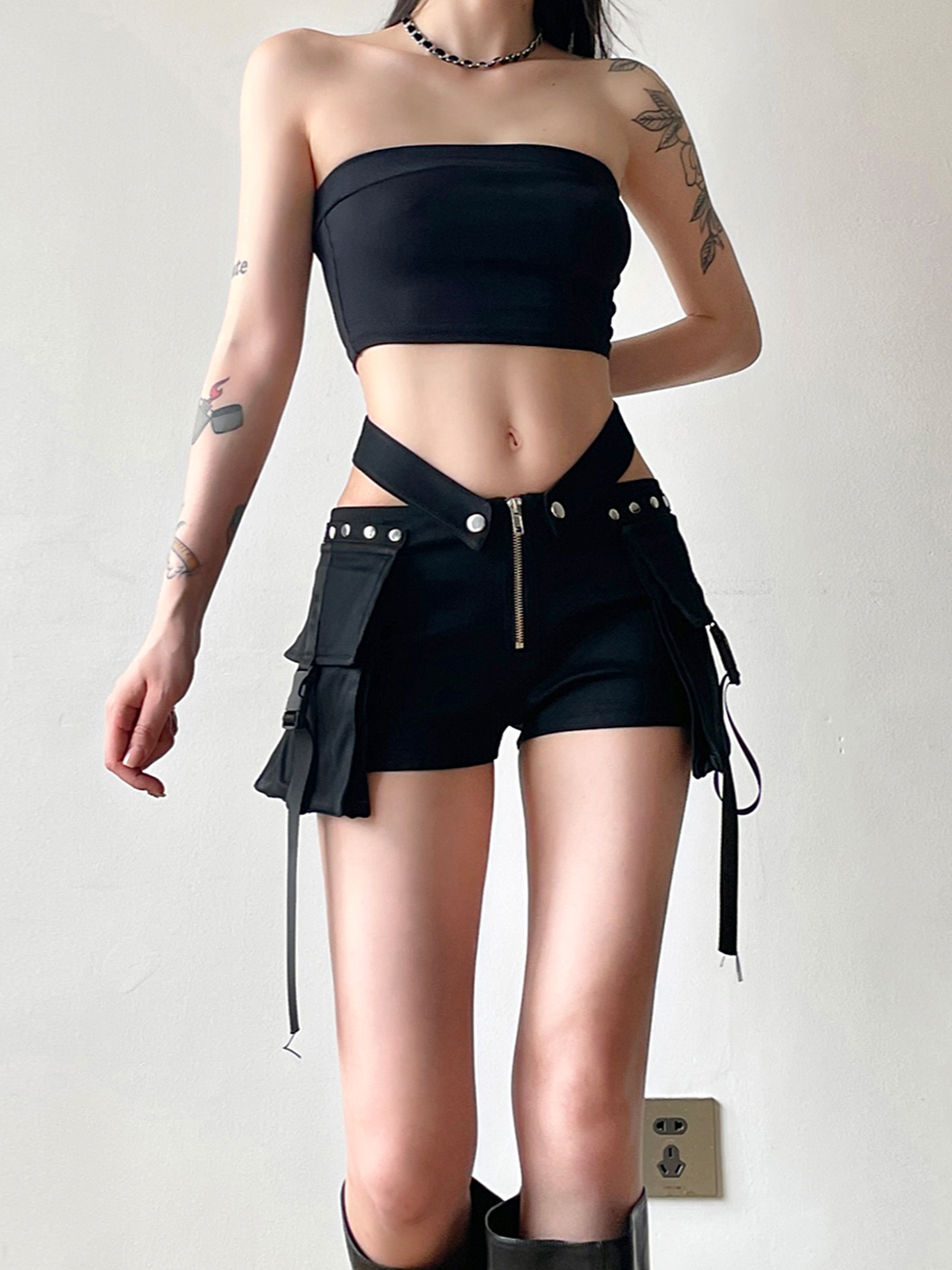 High Energy Motorcycle Cool V-Shaped Waist 3D Pocket Shorts - Slimming Versatile Women’s Work Pants, Trendy Streetwear Style High Energy Motorcycle Cool V-Shaped Waist 3D Pocket Shorts - Slimming Versatile Women’s Work Pants, Trendy Streetwear Style