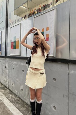 High Neck Slim Knit Vest and Shorts Set - Retro Hot Girl Style for Spring/Summer 2025