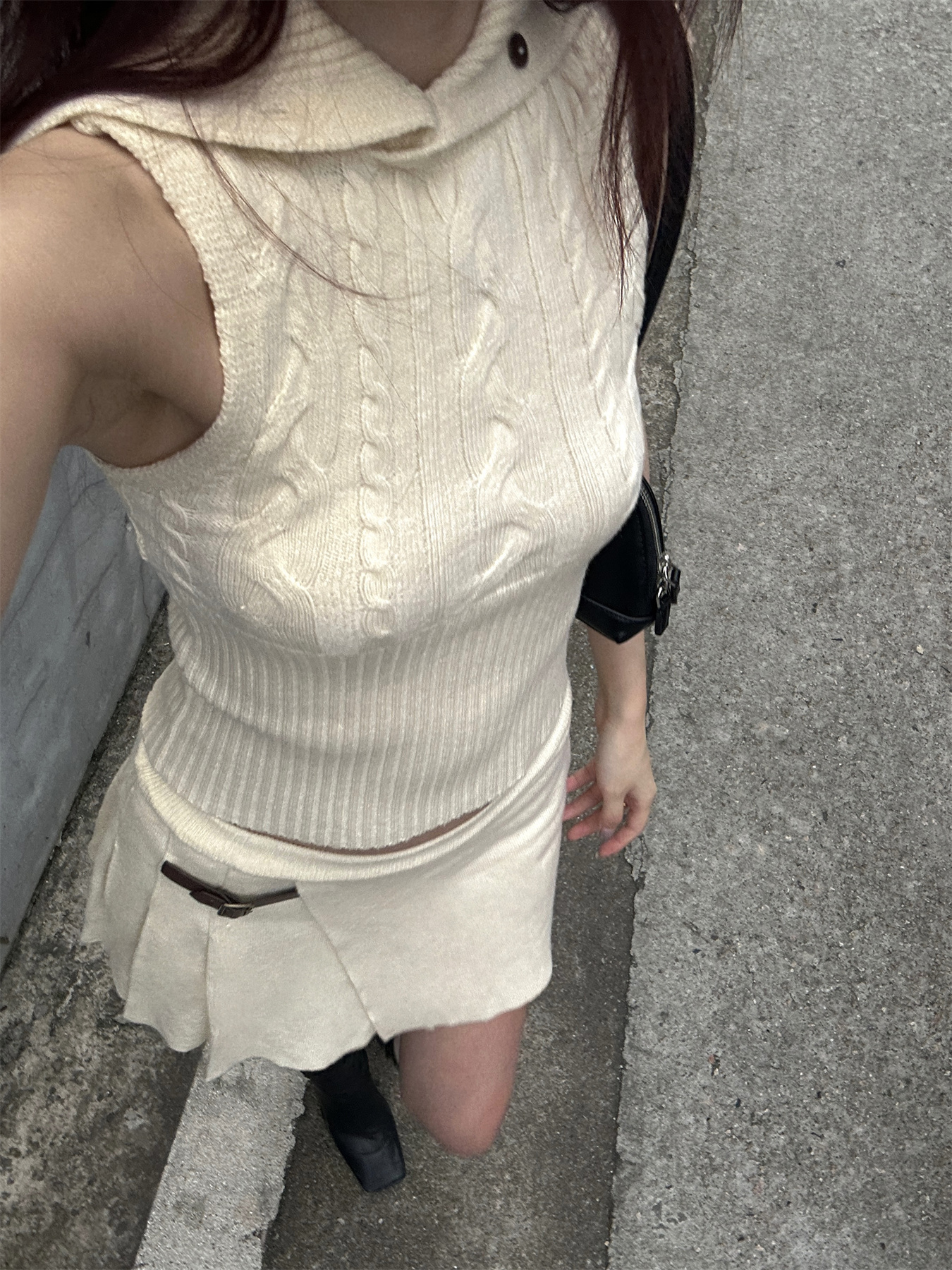 High Neck Slim Knit Vest and Shorts Set - Retro Hot Girl Style for Spring/Summer 2025