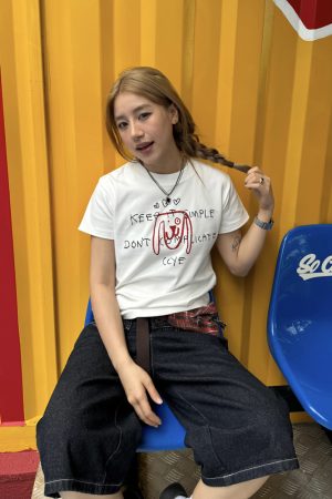 High Street Casual Women's Short Sleeve T-shirt - Straight Tube Design, American Style, Trendy Summer Top