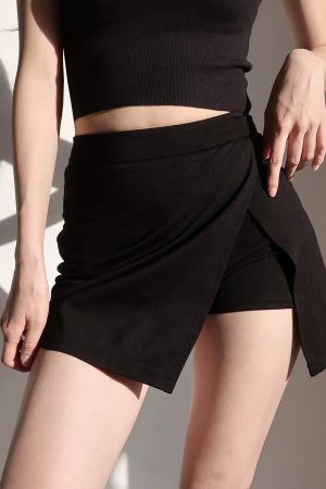High-Waisted Black A-Line Mini Skirt with Side Slit - Sexy Slim-Fit, Leg-Lengthening Bodycon Style for European and American Fashion