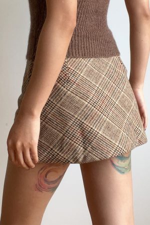 High-Waisted Khaki Plaid Mini Skirt - Vintage American Style for Autumn Winter Fashion, Trendy Check Design