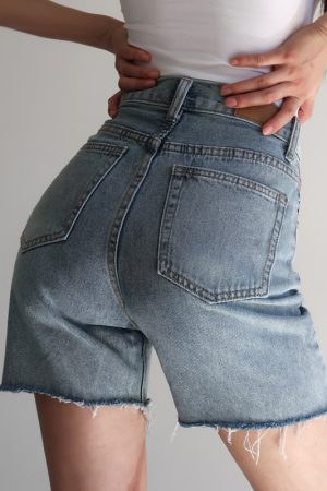 High-Waisted Vintage Distressed Denim Shorts for Women - Slimming Stretchy 5-Inch Frayed Design, Versatile Casual Style
