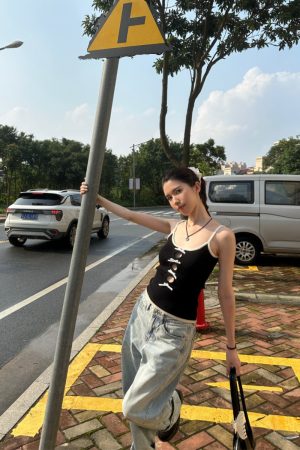 Hollowed-Out Bow Black and White Color-Blocking Knitted Vest - Spicy Girl Design, Slimming Fit, Trendy Blogger Style