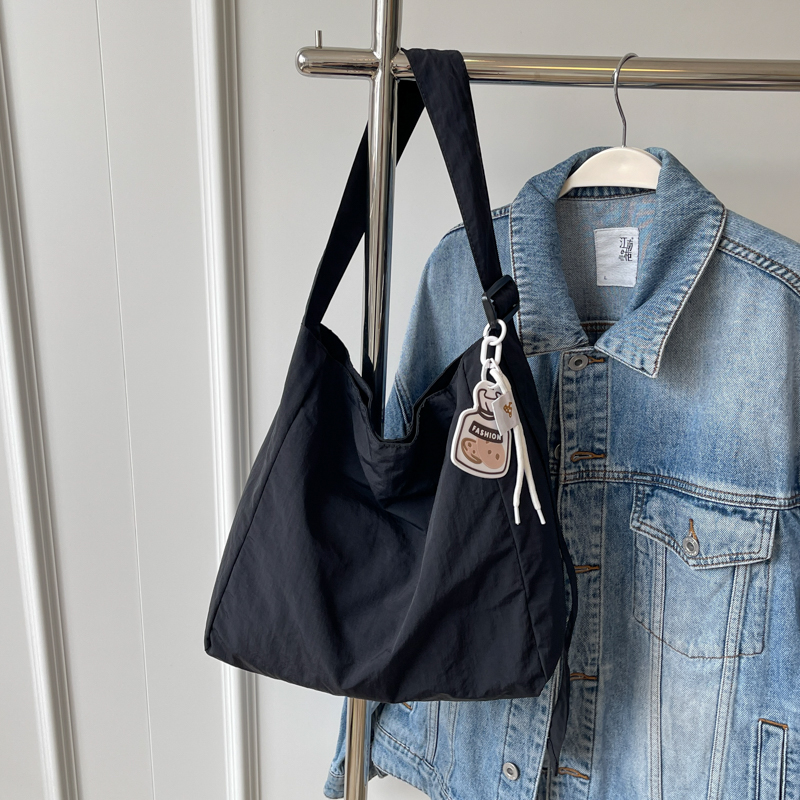 Korean-Style Artistic Canvas Tote Bag for Women - Trendy Crossbody Bag for Summer 2025, Casual Fashion Essential Korean-Style Artistic Canvas Tote Bag for Women - Trendy Crossbody Bag for Summer 2025, Casual Fashion Essential