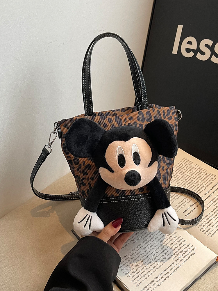 Korean-Style Cartoon Anime Crossbody Bag - Cute Girl Bucket Bag for Spring/Summer 2025, Trendy High-End Underarm Bag Korean-Style Cartoon Anime Crossbody Bag - Cute Girl Bucket Bag for Spring/Summer 2025, Trendy High-End Underarm Bag