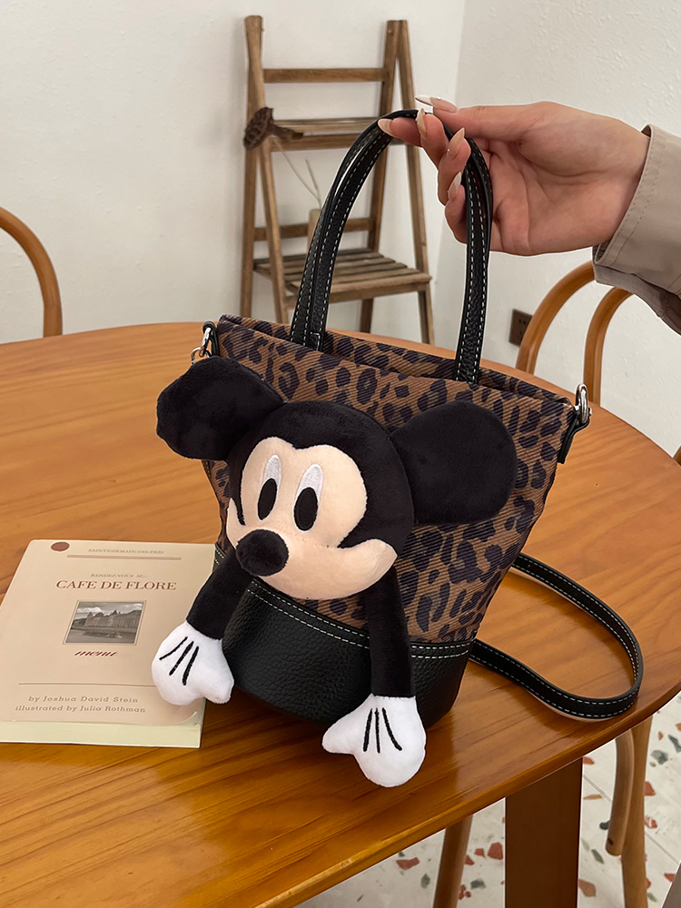 Korean-Style Cartoon Anime Crossbody Bag - Cute Girl Bucket Bag for Spring/Summer 2025, Trendy High-End Underarm Bag Korean-Style Cartoon Anime Crossbody Bag - Cute Girl Bucket Bag for Spring/Summer 2025, Trendy High-End Underarm Bag