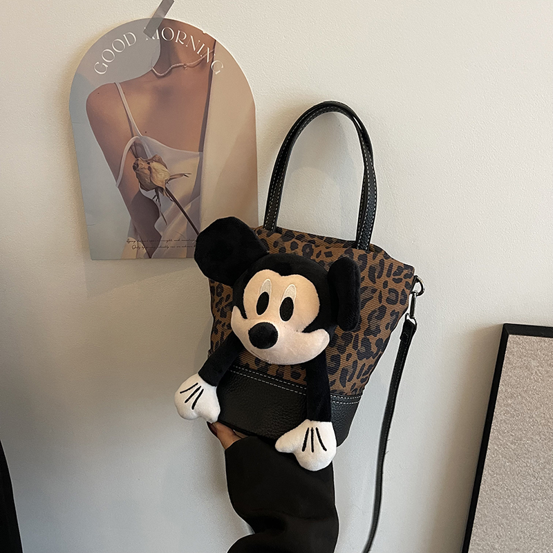 Korean-Style Cartoon Anime Crossbody Bag - Cute Girl Bucket Bag for Spring/Summer 2025, Trendy High-End Underarm Bag Korean-Style Cartoon Anime Crossbody Bag - Cute Girl Bucket Bag for Spring/Summer 2025, Trendy High-End Underarm Bag