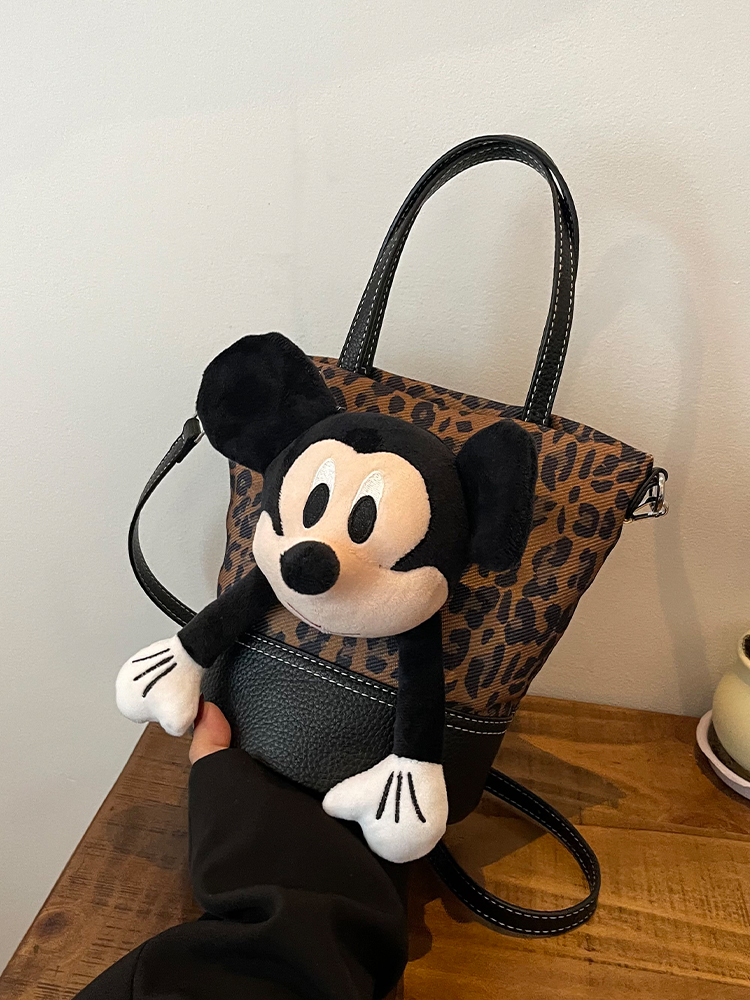 Korean-Style Cartoon Anime Crossbody Bag - Cute Girl Bucket Bag for Spring/Summer 2025, Trendy High-End Underarm Bag Korean-Style Cartoon Anime Crossbody Bag - Cute Girl Bucket Bag for Spring/Summer 2025, Trendy High-End Underarm Bag
